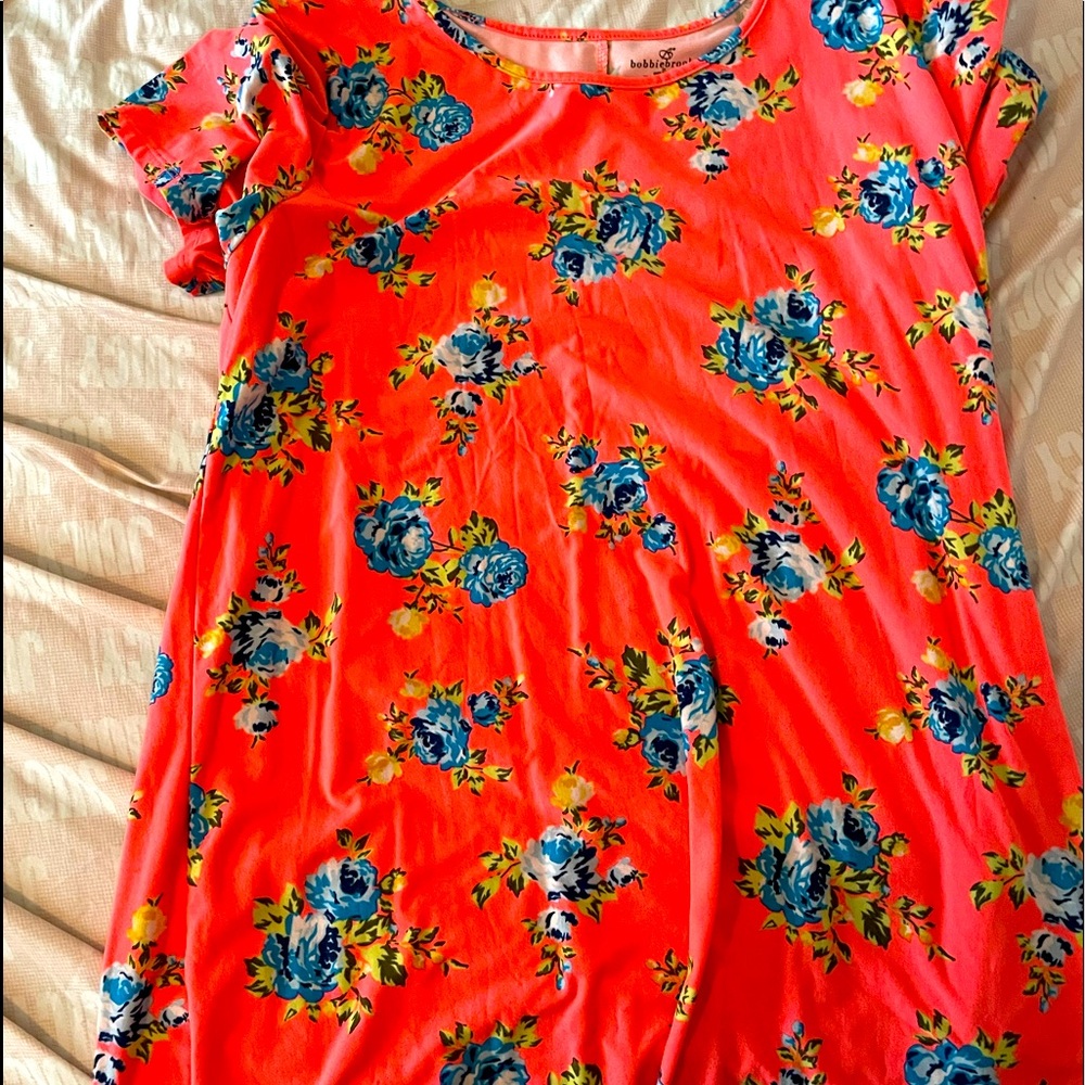 Such a cute floral tee shirt dress